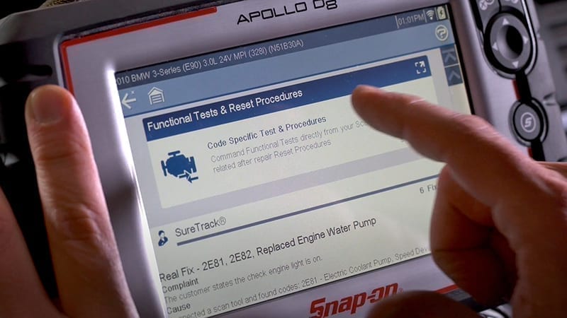 Snap-on APOLLO scan tool in use, showing functional tests for a fault code